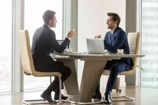 برای افزایش تمرکز برون سازمانی به کارکنانی که به طور مستقیم با مشتریان تعامل دارند، گوش دهید.
